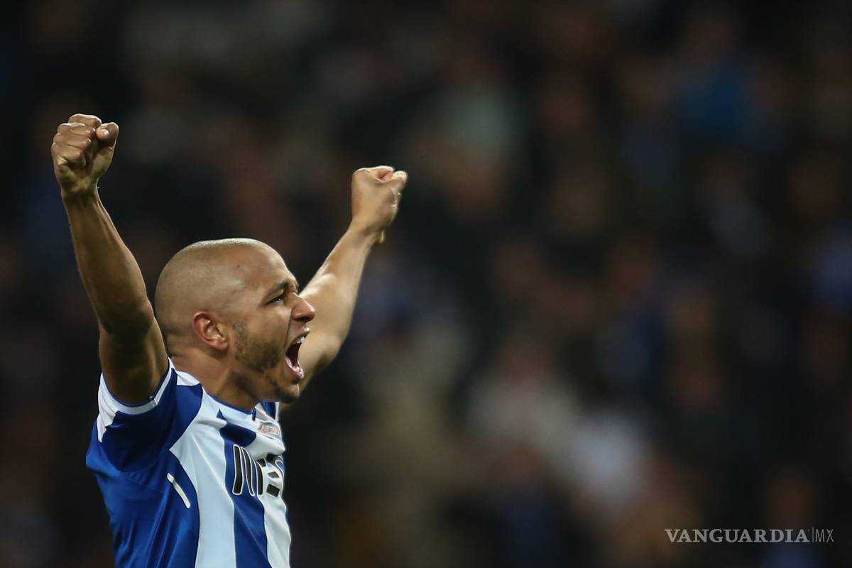 A paso de líder, Porto 'liquida' al Sporting de Lisboa en lucha por el título