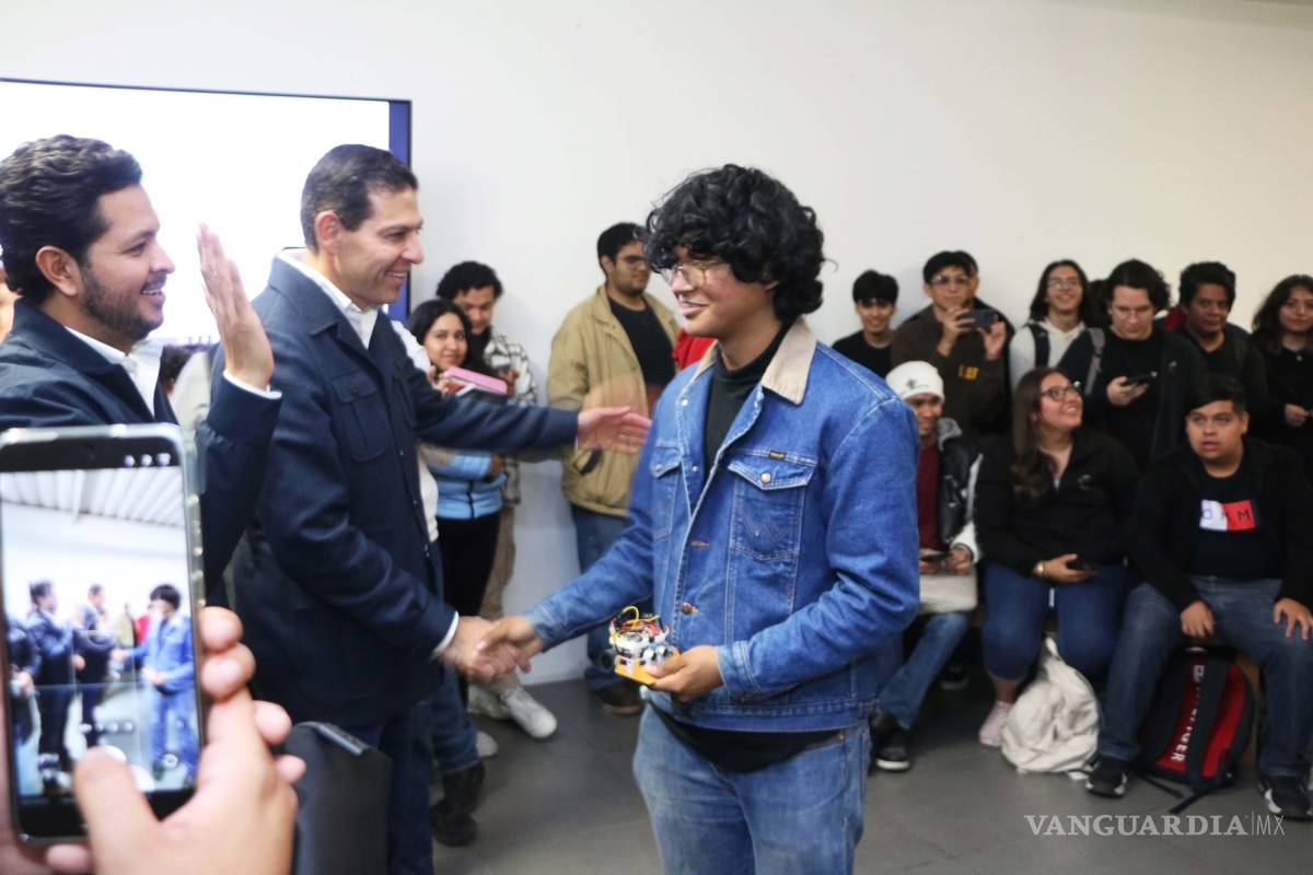 $!l rector Octavio Pimentel Martínez reconoció los proyectos tecnológicos desarrollados por los estudiantes de la Facultad de Sistemas.