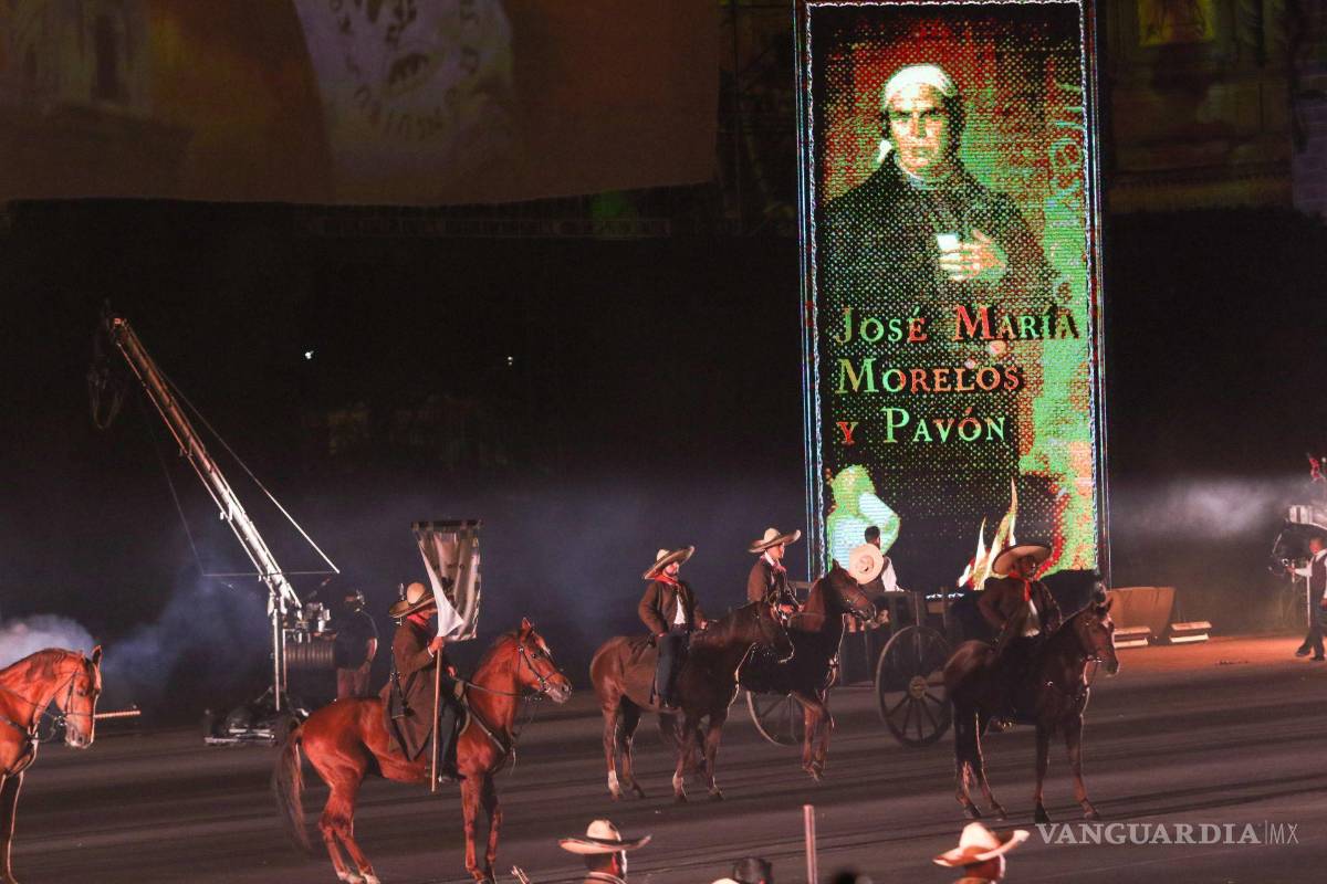 $!Con un espectáculo multidisciplinario que incluyo actuación, luces, sonido, juegos pirotécnicos y baile se realizó en el Zócalo, La Grandeza de México, como parte de los festejos de los 200 años de la Independencia de México. Cuartoscuro/Moisés Pablo