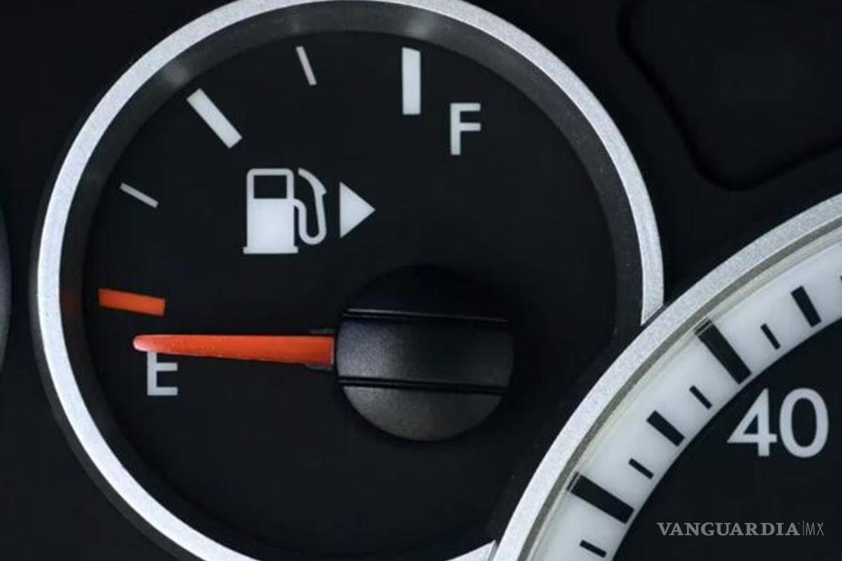 ¿Qué significa realmente la E en el medidor de gasolina?