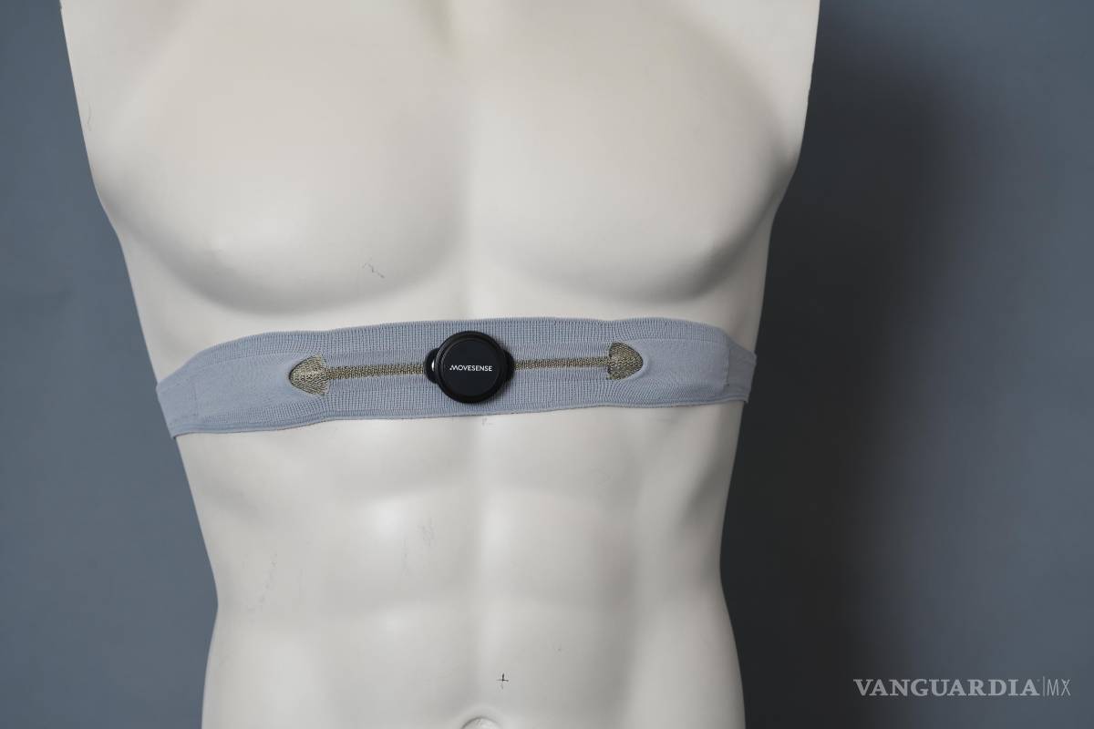 $!Los sensores electrónicos textiles y flexibles, se pueden integrar en prendas como una banda pectoral o una camiseta, permitiendo registrar las constantes vitales de la persona forma cómoda y discreta en el día a día.
