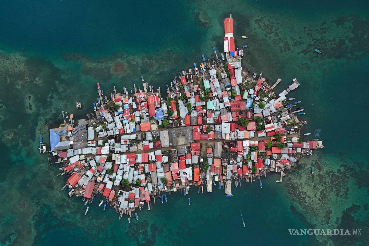 Crisis climática obliga a familias indígenas abandonar una isla en el Caribe panameño a tierra firme