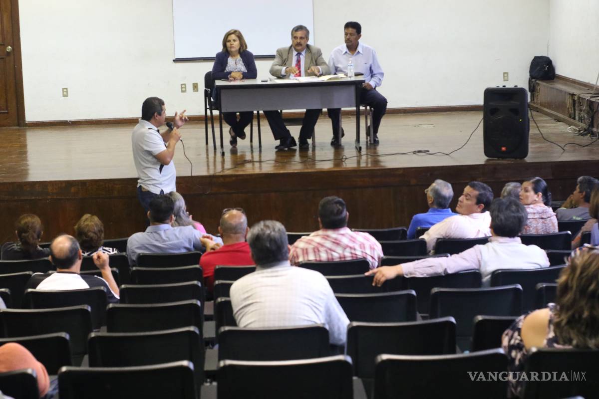 Levantan firmas en STUAC; piden salida de secretaria