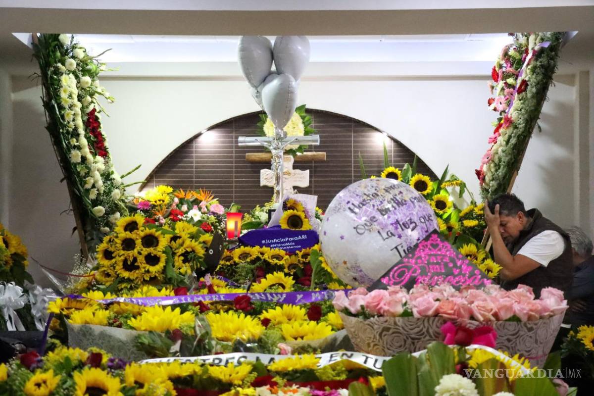 $!Cientos de girasoles fueron llevados en honor a Ariadna, pues se trataba de su flor favorita.