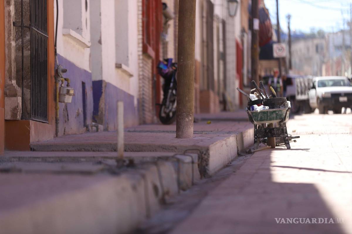 $!La modernización de la calle General Cepeda ha incluido la actualización de las tuberías de la zona, mejorando la distribución de agua.