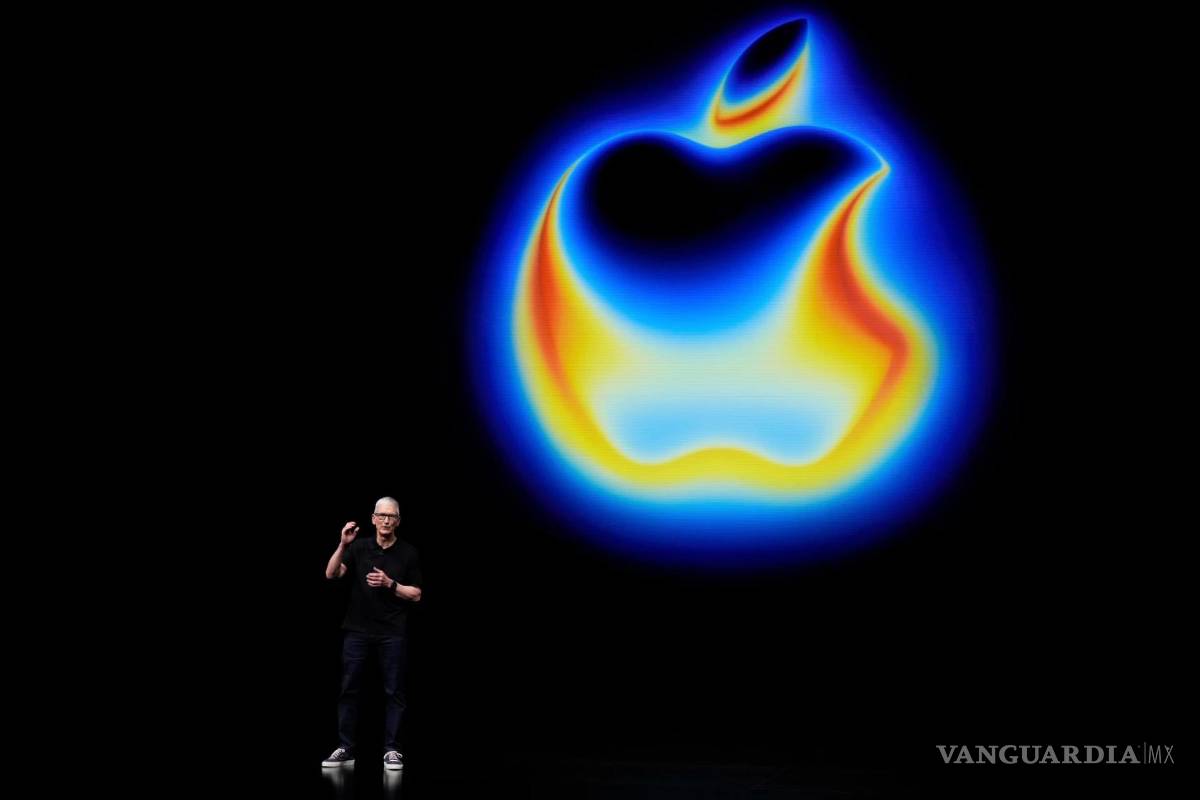 $!El CEO de Apple, Tim Cook, habla durante la presentación de nuevos productos en Apple Park el martes 9 de septiembre de 2025, en Cupertino, California.
