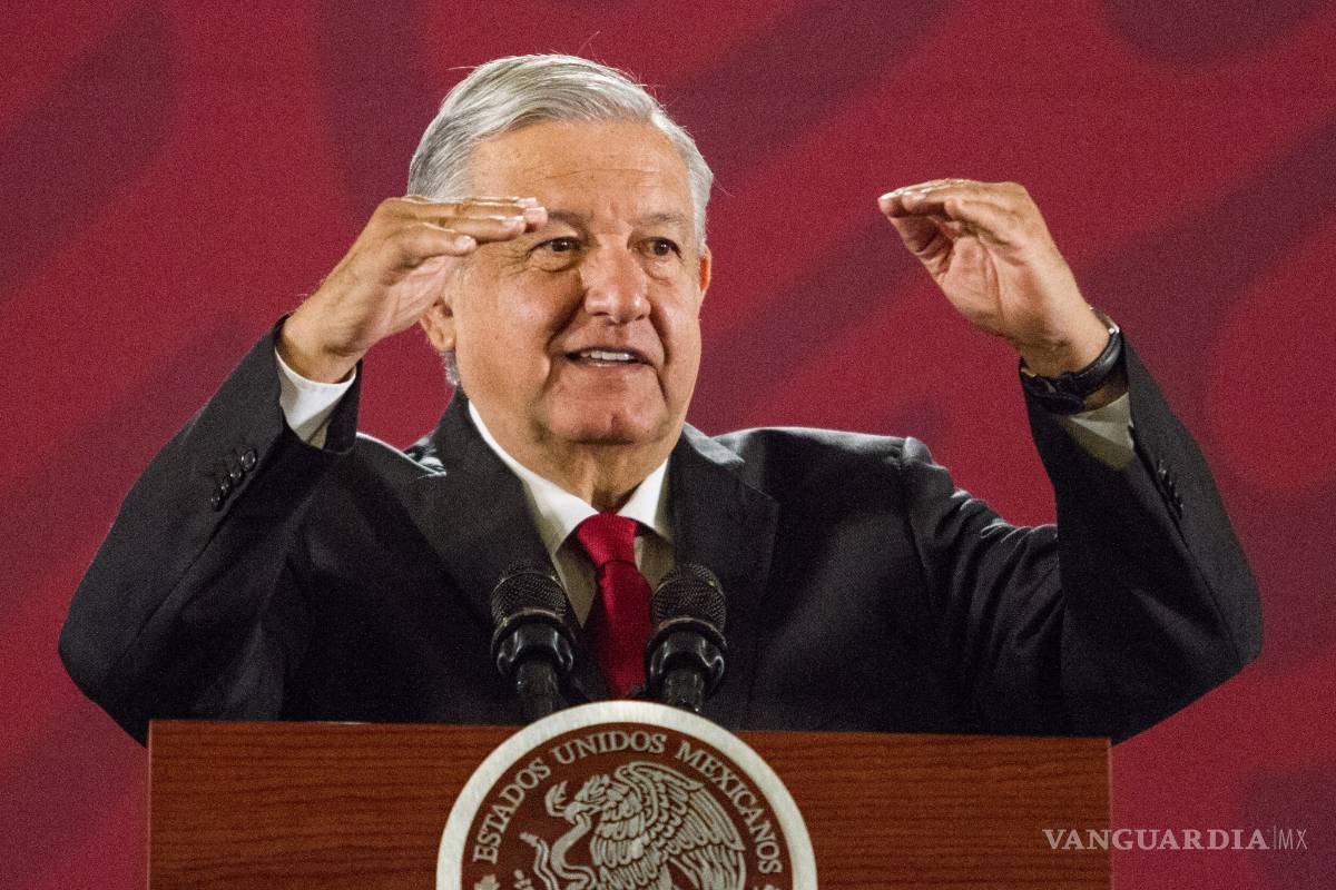 Dos funcionarios del SAT están en la mira por asociar a AMLO en empresas