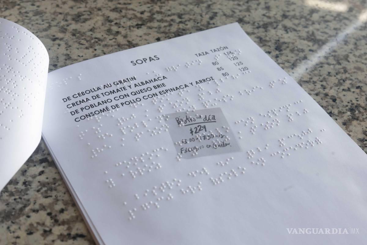 $!Los menús accesibles facilitan que las personas con discapacidad visual puedan elegir sus platillos sin depender de un acompañante, promoviendo su independencia.