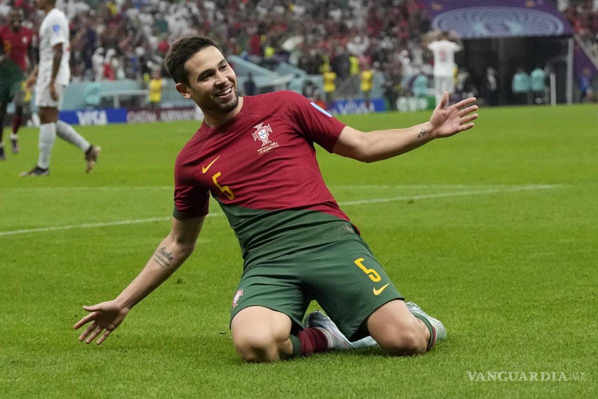 $!Raphael Guerreiro celebrando su gol con Portugal.