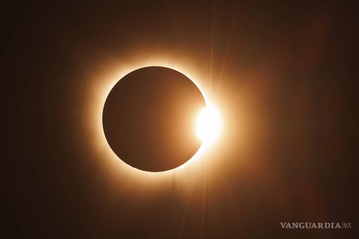 Así cautiva, maravilla y asombra el eclipse solar desde Mazatlán hasta la isla de Terranova (fotos)