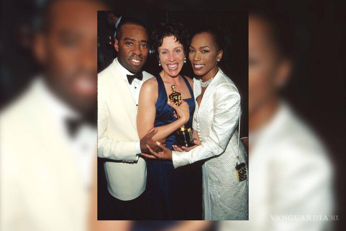 $!“Grace Kelly fue mi inspiración, con más escote y cuerpo. ¡Mira lo hermosa que es!”, señaló el estilista.