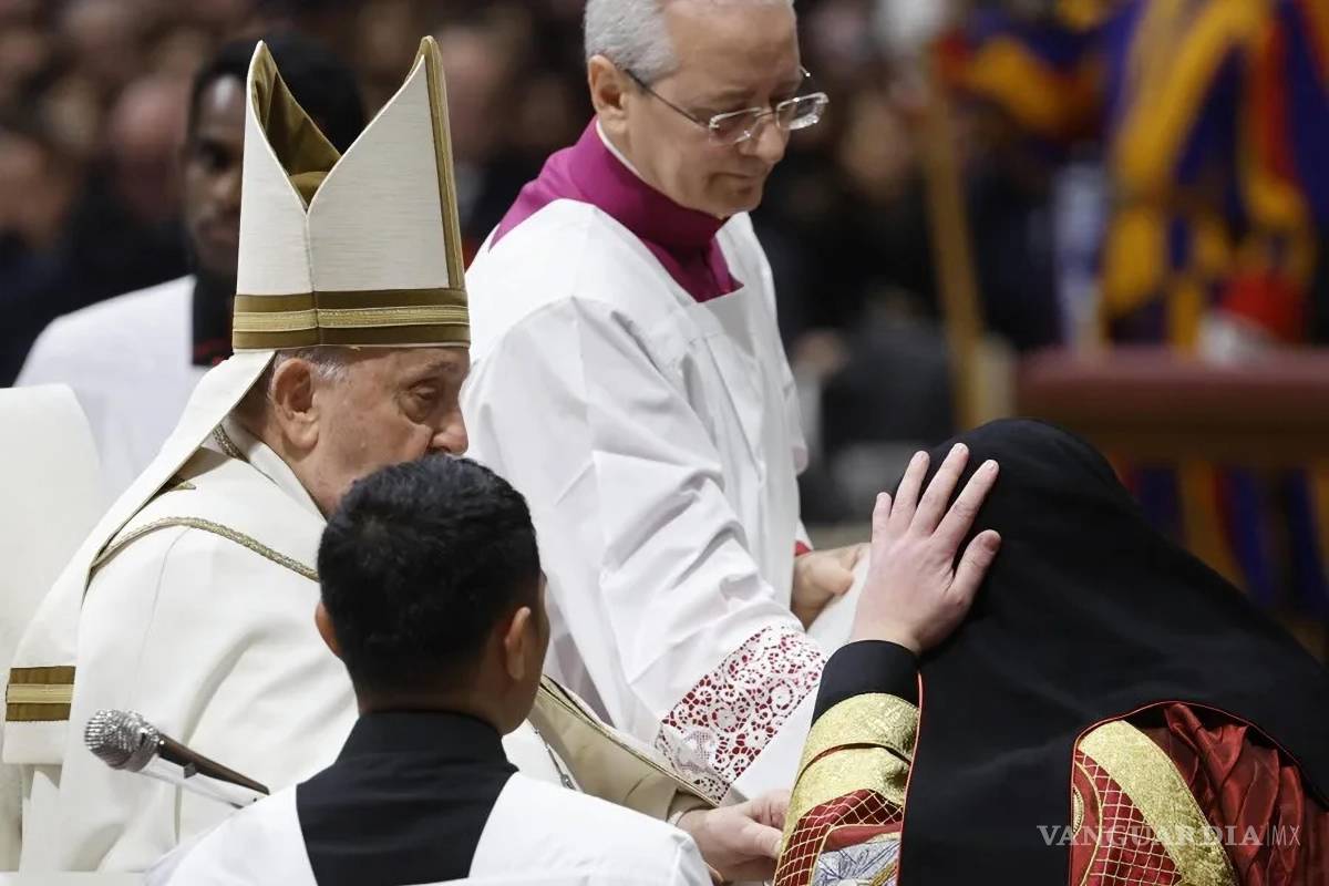 $!El cardenal ucraniano Mykola Bychok (d) es nombrado cardenal por el Papa Francisco (i).