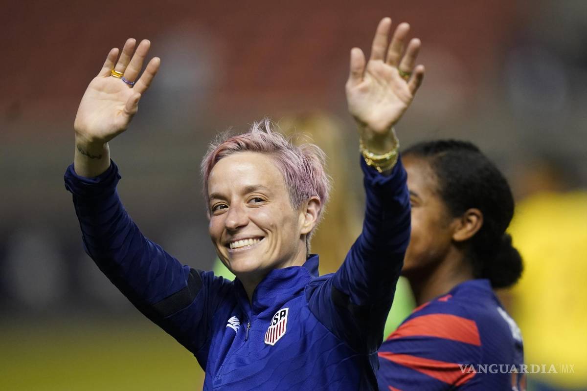 $!Megan Rapinoe sonríe a los fans tras un partido amistoso contra Colombia, el 28 de junio de 2022, en Sandy, Utah.