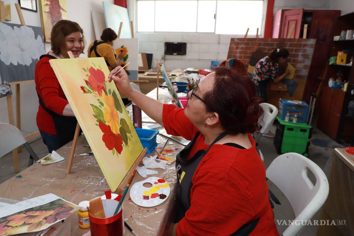 $!Los cursos y talleres que se ofrecen en los Centros Comunitarios de Saltillo incluye de pintura, belleza y confección.