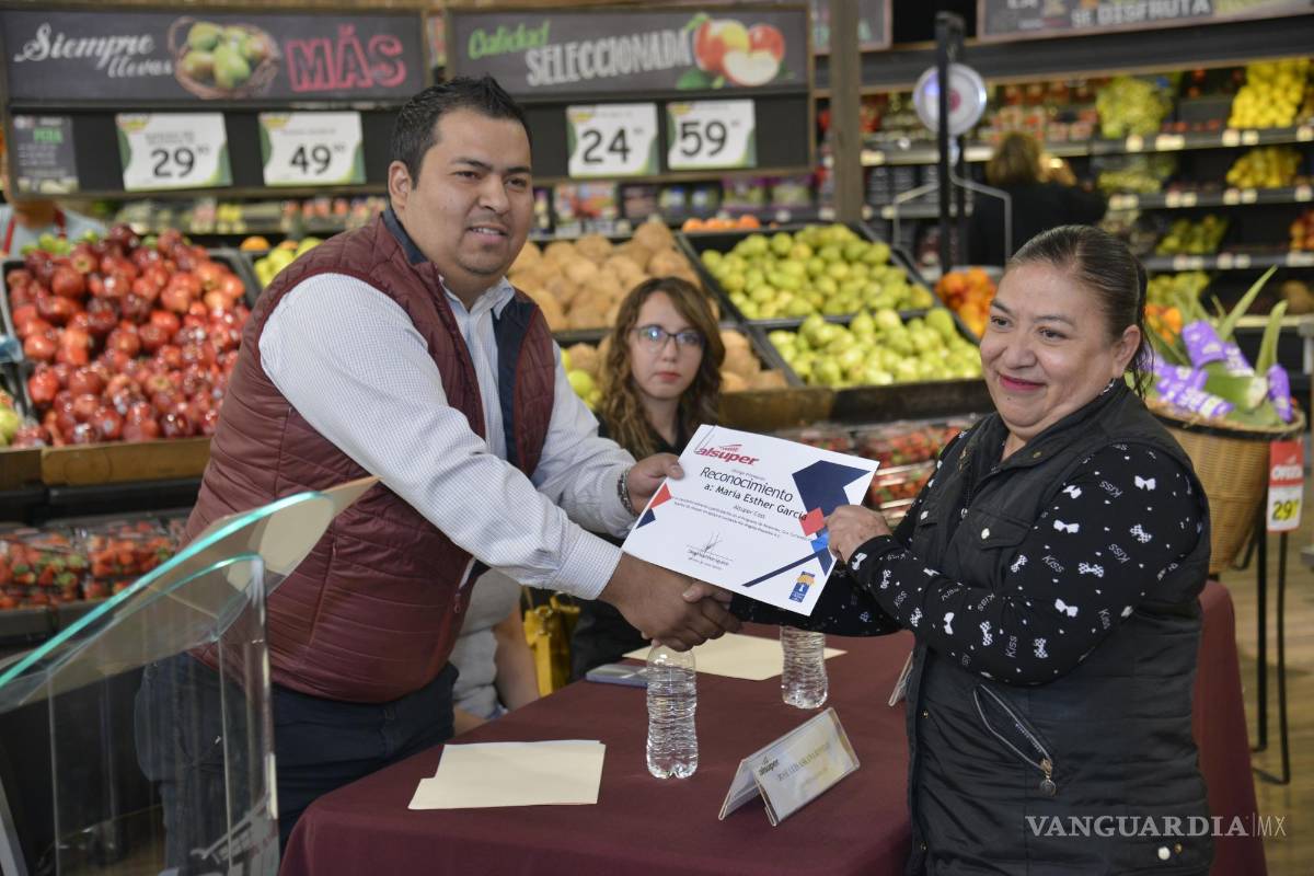 $!Reciben asociaciones apoyos de clientes de Alsuper en Saltillo