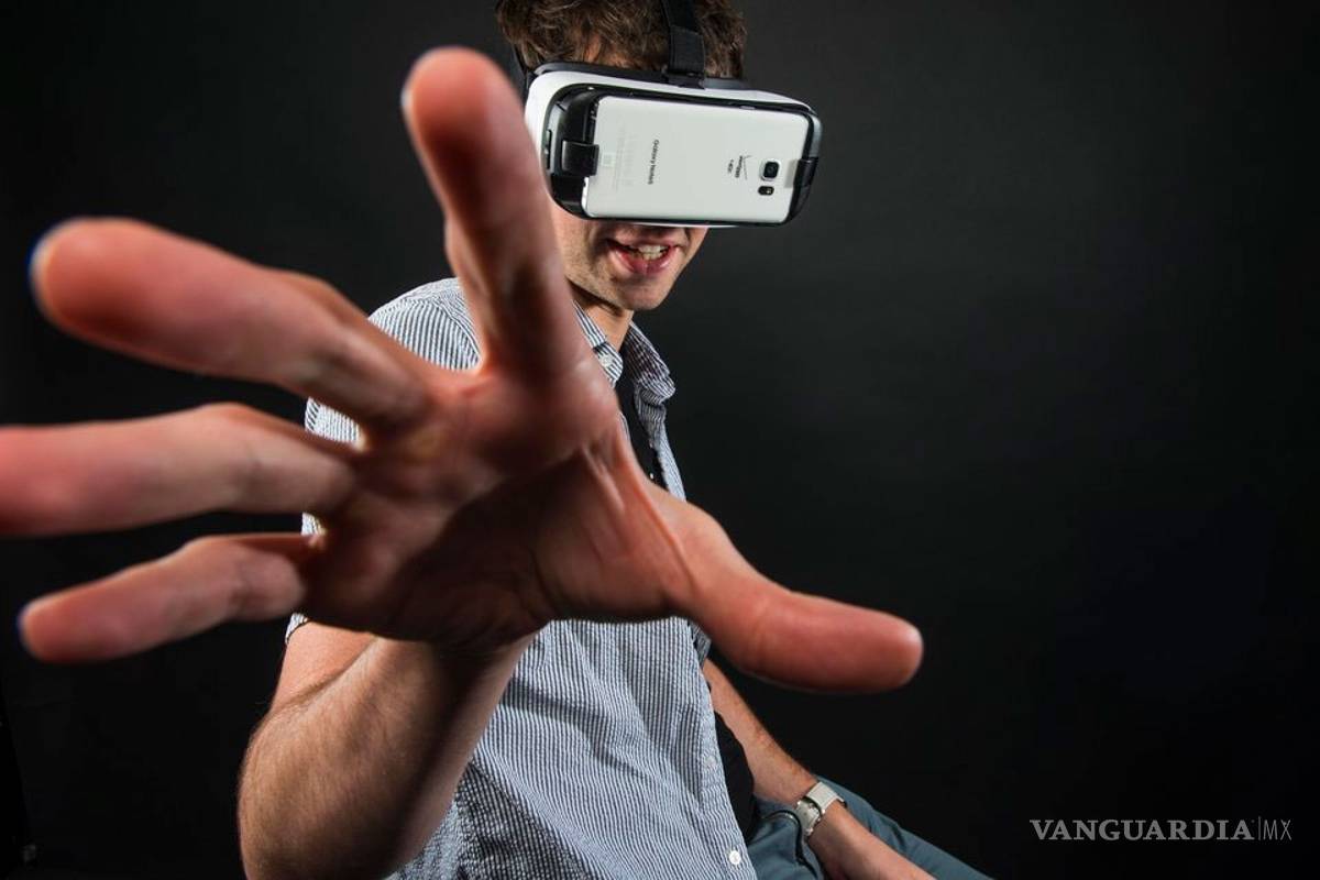 Samsung lanza Gear VR, lentes de realidad virtual