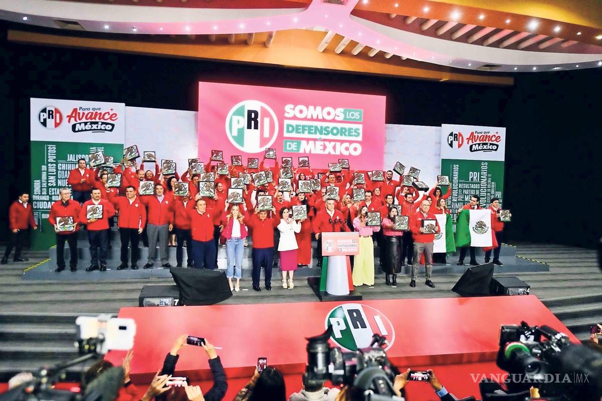 $!En tanto, el PRI, liderado por Alejandro Moreno, anunció a 50 defensores de México para las 17 entidades donde se elegirán gubernaturas en 2027 y, a partir de entonces, ha hecho giras de presentación en Chihuahua, Nuevo León, San Luis Potosí, Tabasco, Tlaxcala y Veracruz.
