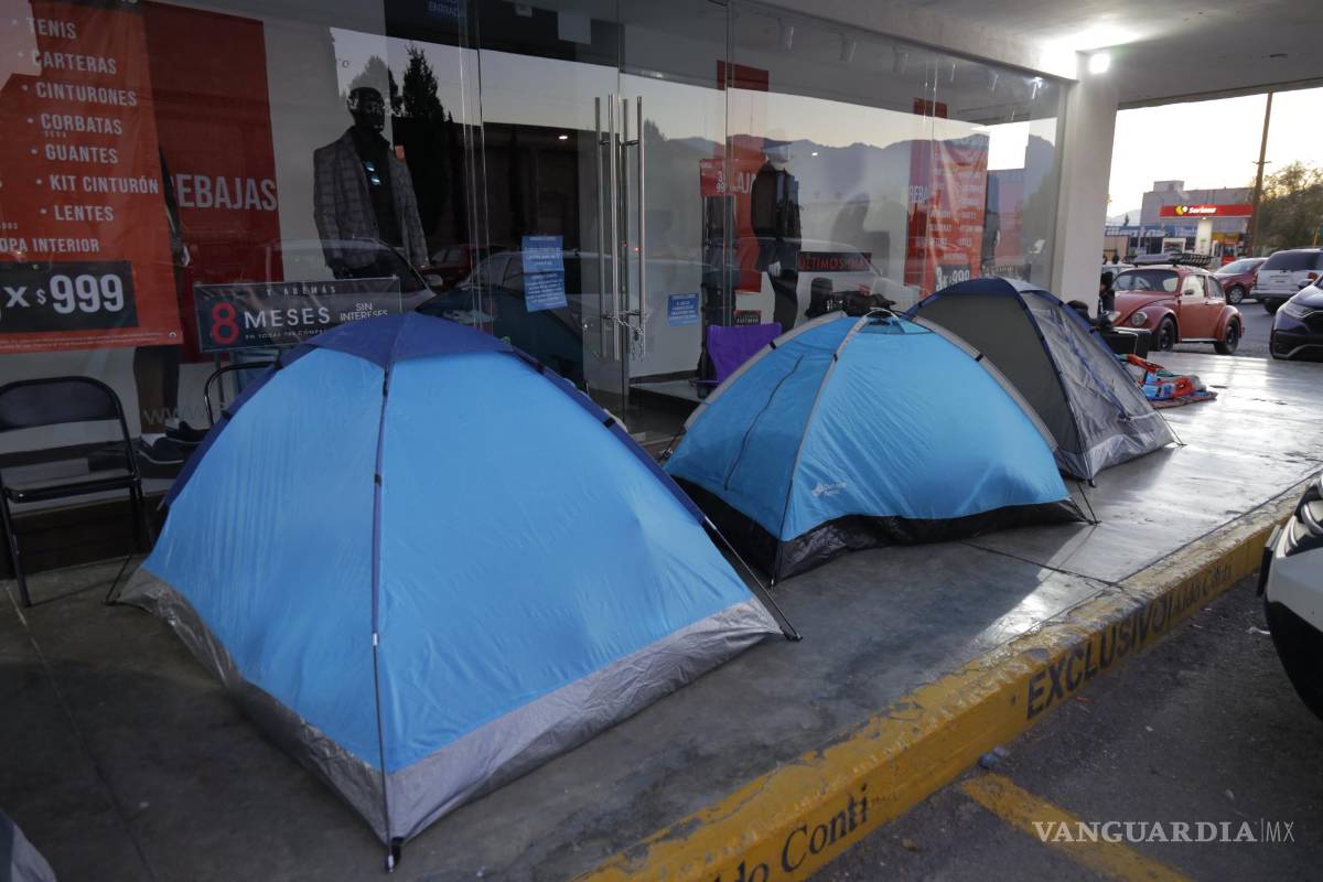 $!Trasnochan fanáticos de San Benito, algunos tienen éxito... otros no