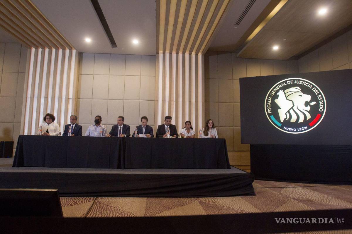 $!Mediante una rueda de prensa por parte de la Fiscalía estatal y autoridades federales, dieron a conocer los estudios realizados a Debanhi Escobar después de la exhumación, los cuales determinan que murió de asfixia por sofocación, de tres a cinco días cuando fue encontrada.