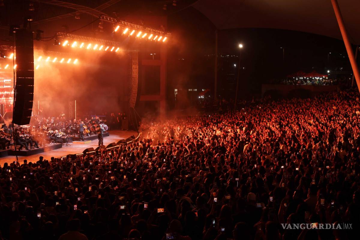 $!Saltillo vibró con el Concierto de Yandel Sinfónico, que contó con la participación de la Orquesta sinfónica del Desierto, en el Auditorio del Parque Las Maravillas