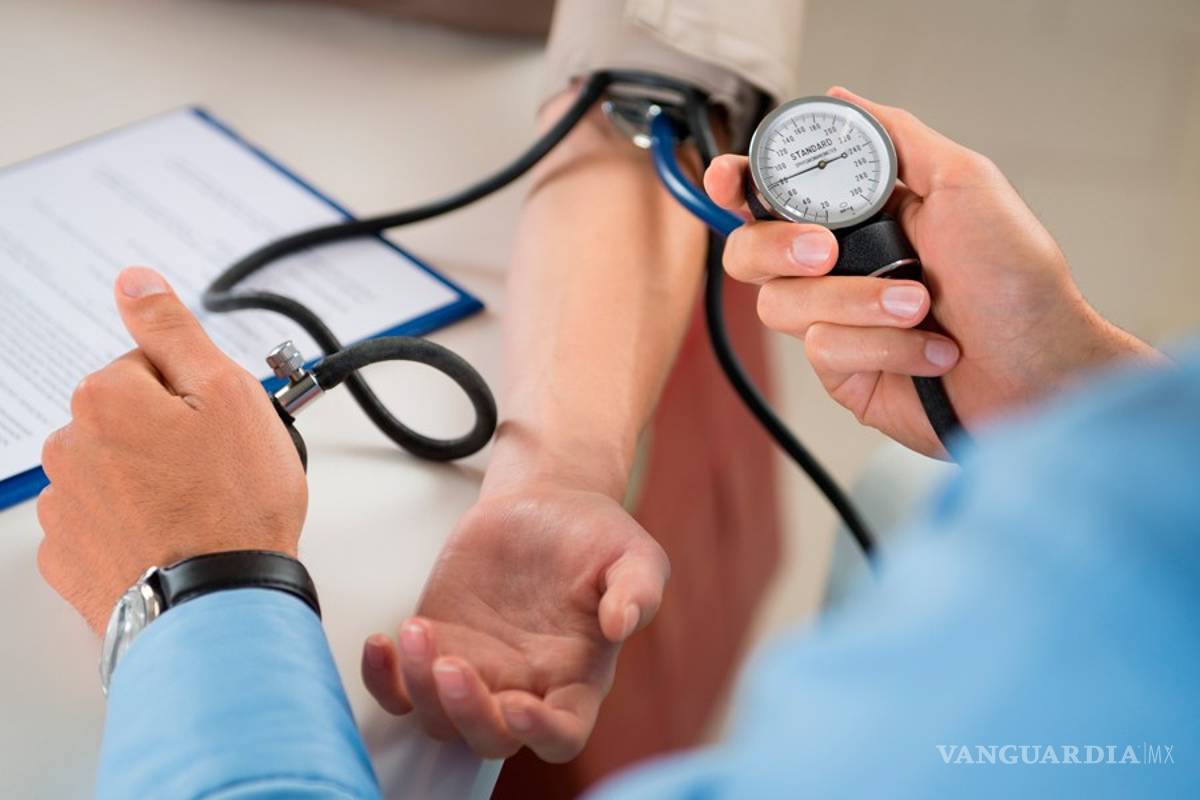 De 10 personas con hipertensión, cuatro no saben que la tienen
