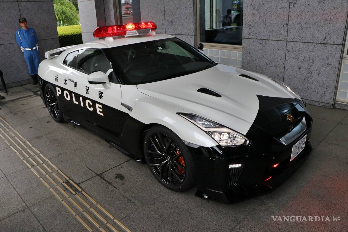 $!'Godzilla' cuidará las calles de Japón, su policía estrena un Nissan GT-R como patrulla