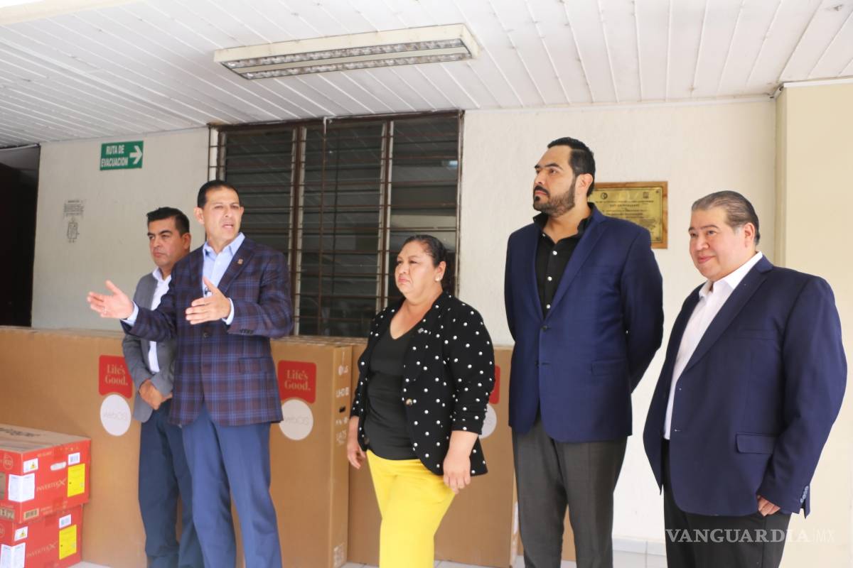 $!La UAdeC entregó nuevo equipamiento tecnológico y de climatización al plantel.