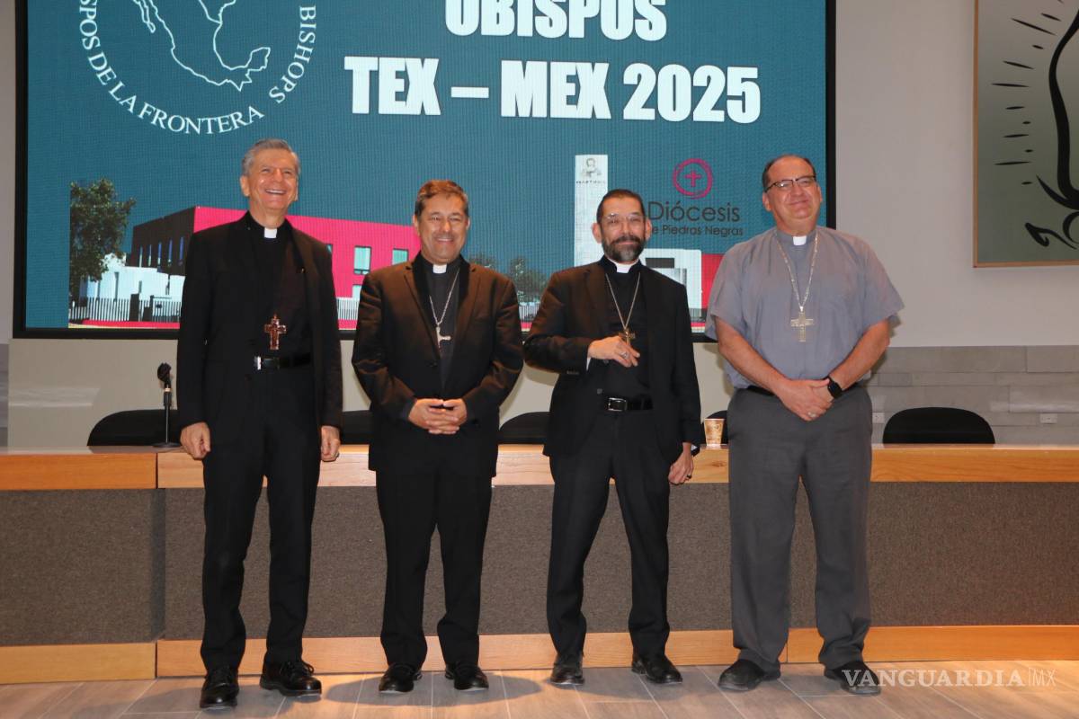 $!El obispo de Saltillo, Hilario González (der.), estuvo presente.