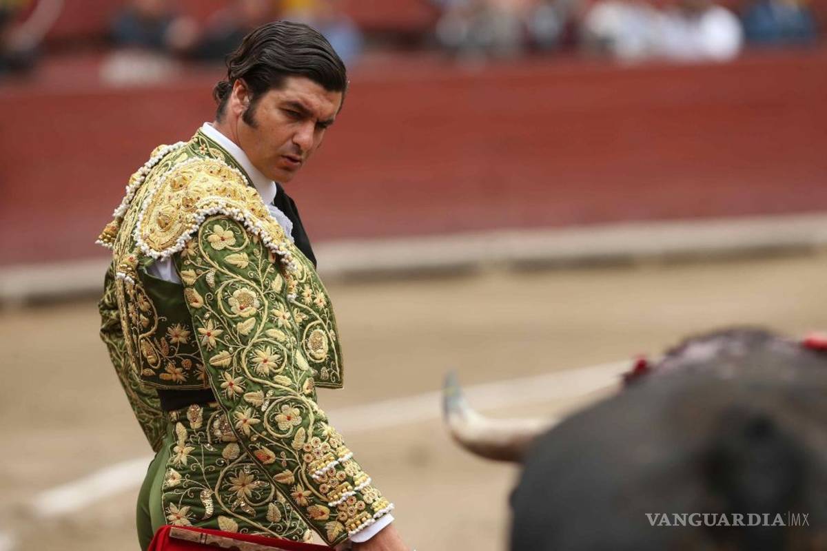 Torero limpia las lágrimas a toro que llora de dolor.. ¡y después lo mata! (Video)