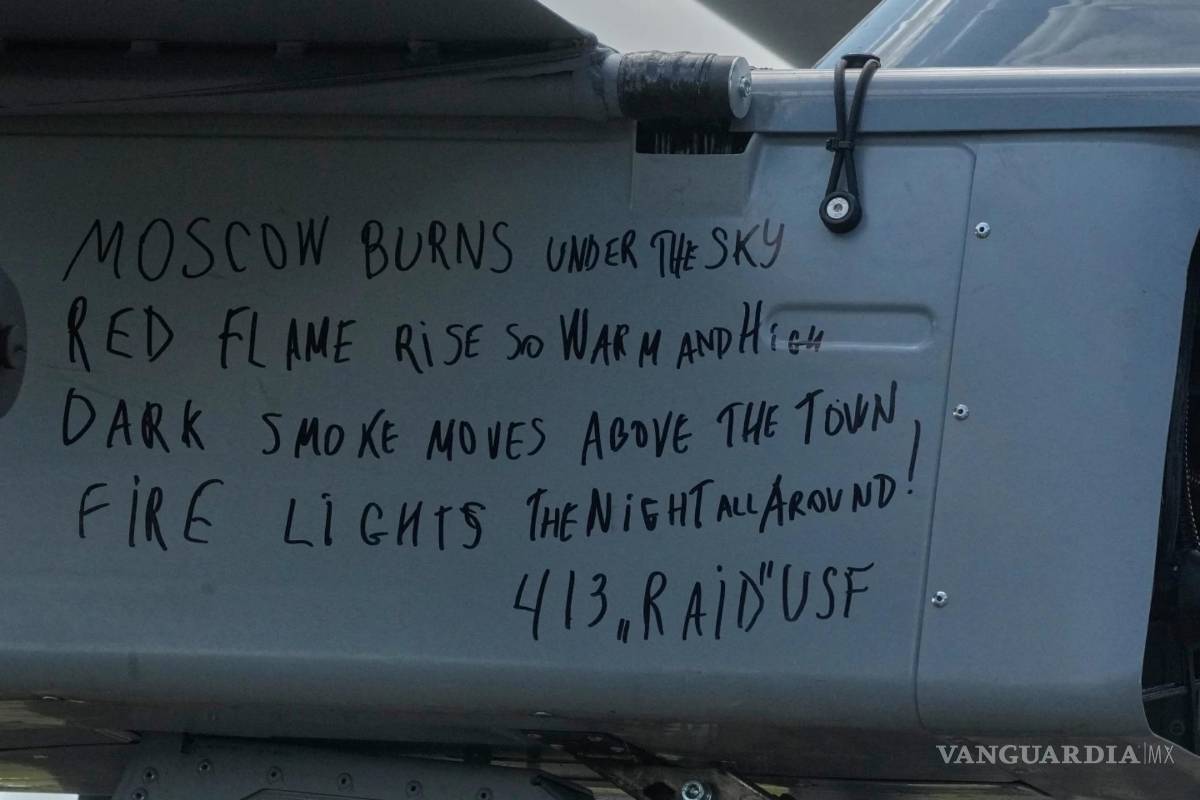 $!Un mensaje escrito en un dron de ataque de largo alcance FP-1 ucraniano dirigido a los rusos en una ubicación no revelada de Ucrania.