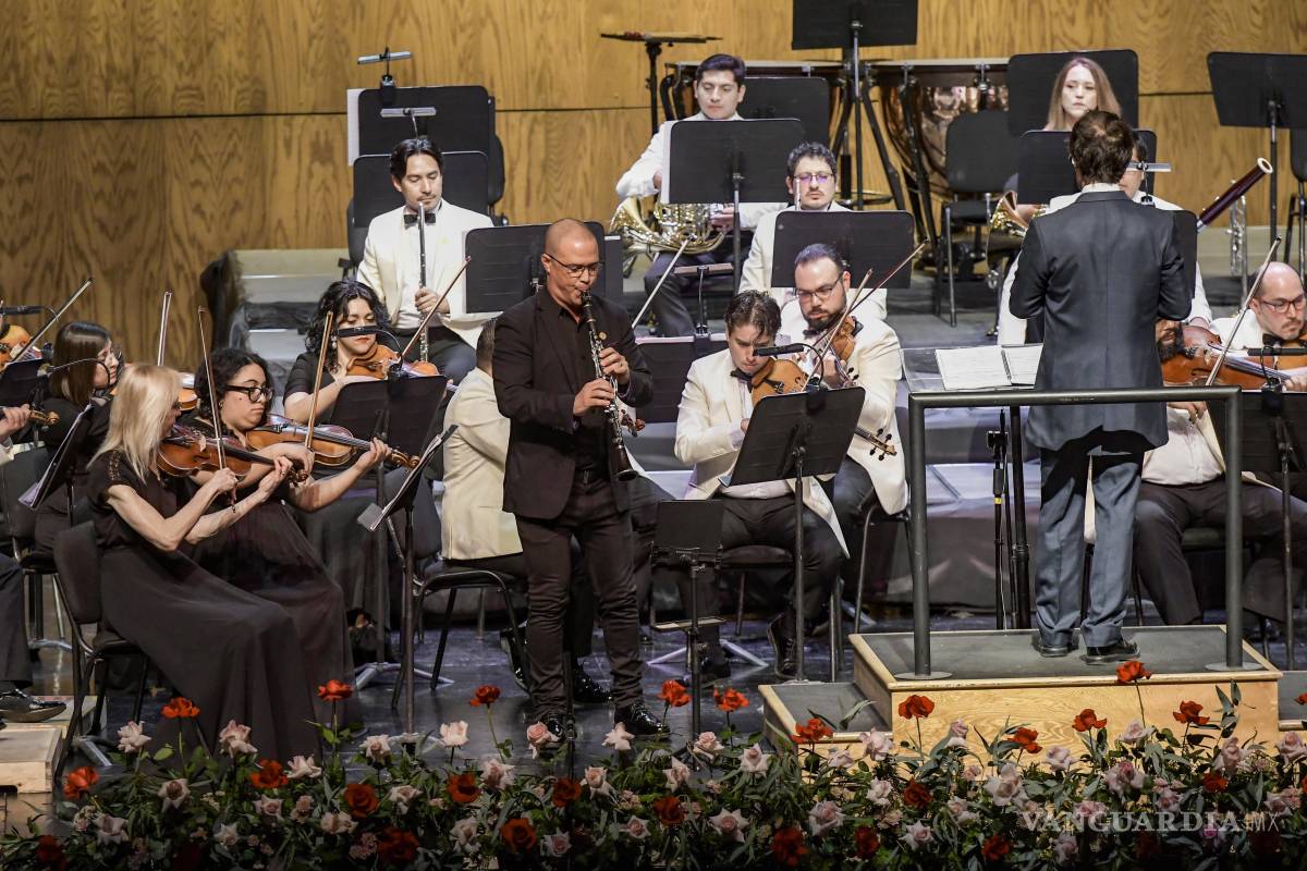 $!Deleita el clarinete al público de la Filarmónica del Desierto en concierto