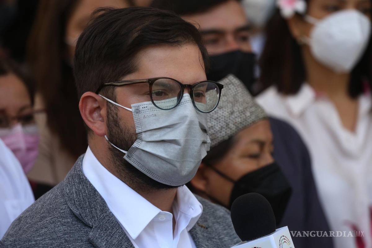 Pide Boric pensar en los que sufren y están solos