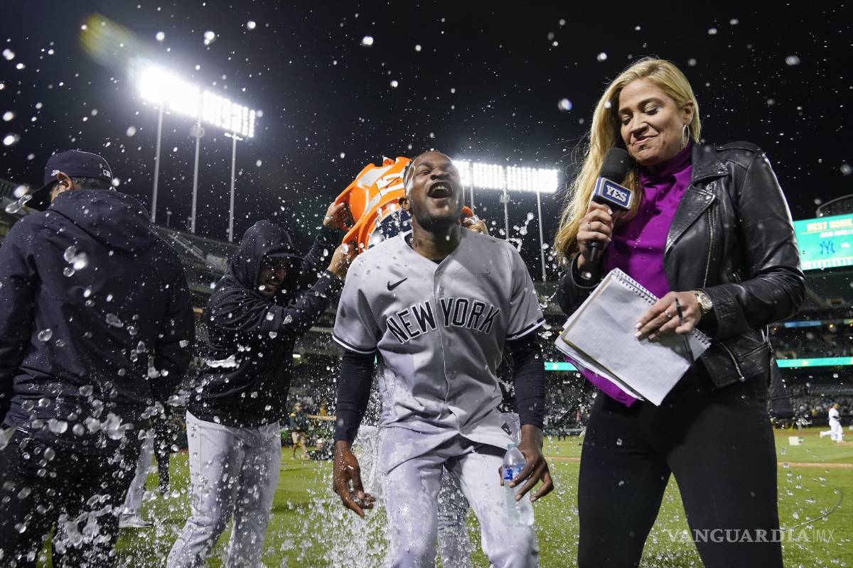 $!El dominicano celebró con el resto de sus compañeros el logro conseguido esta noche.