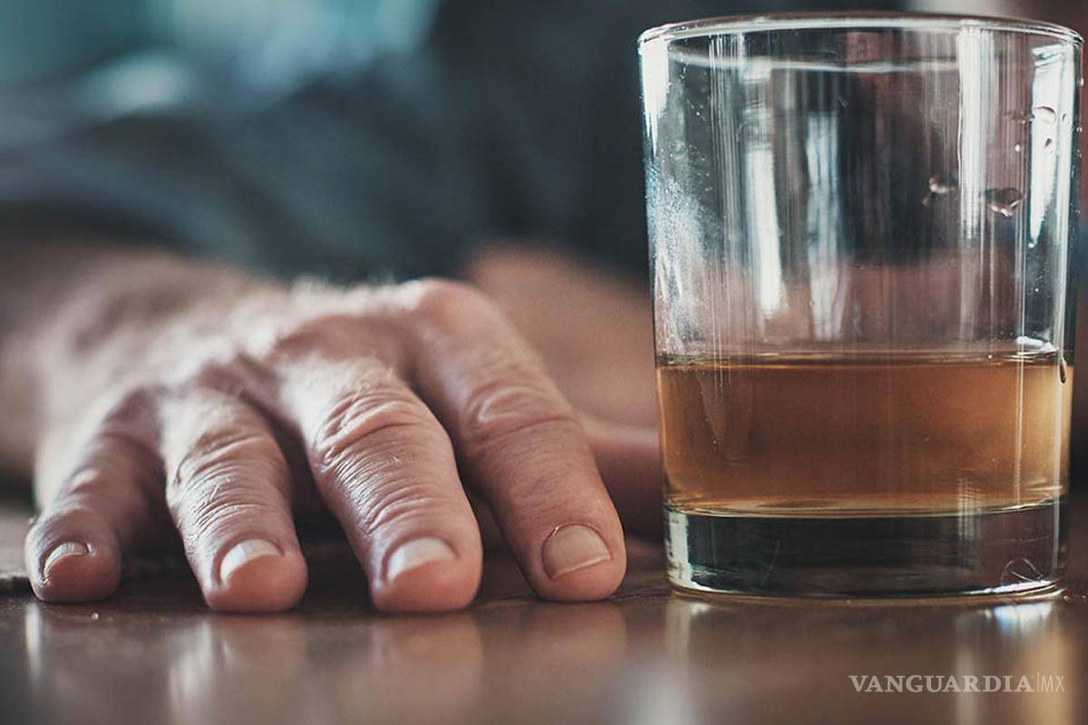 ¿Por qué debes dejar de beber alcohol después de los 60?... esto dicen los expertos