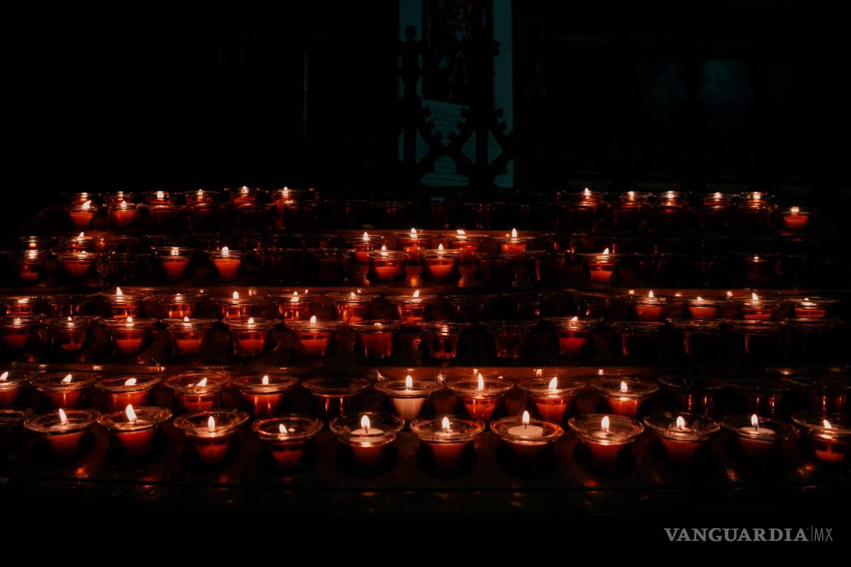 $!El vicepresidente de Paramount Pictures Robert Evans, a la izquierda, su esposa, la actriz Ali MacGraw, y el actor James Caan, quien interpreta a Sonny en The Godfather (El padrino), asisten al estreno de la pelí­cula en Nueva York el 14 de marzo de 1972.