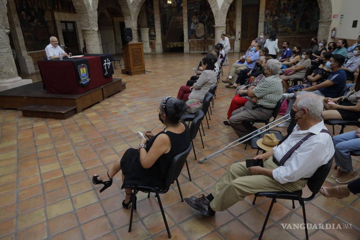 $!Asistentes a la conferencia del historiador Carlos Herrejón en el Centro Cultural Vito Alessio Robles