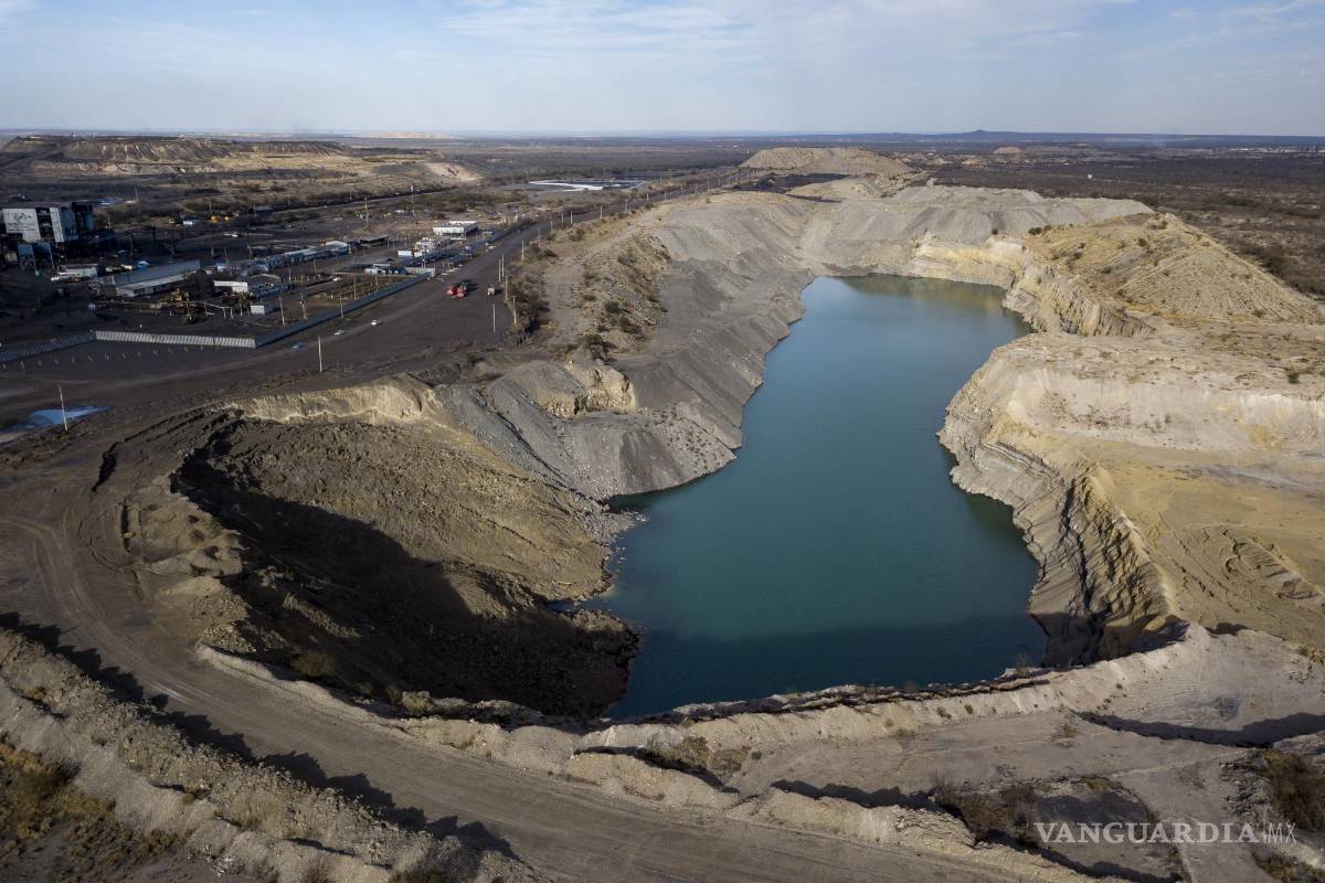 $!La minería es tan destructiva, que alcanza a topar con el acuífero lo que provoca pérdidas de agua.