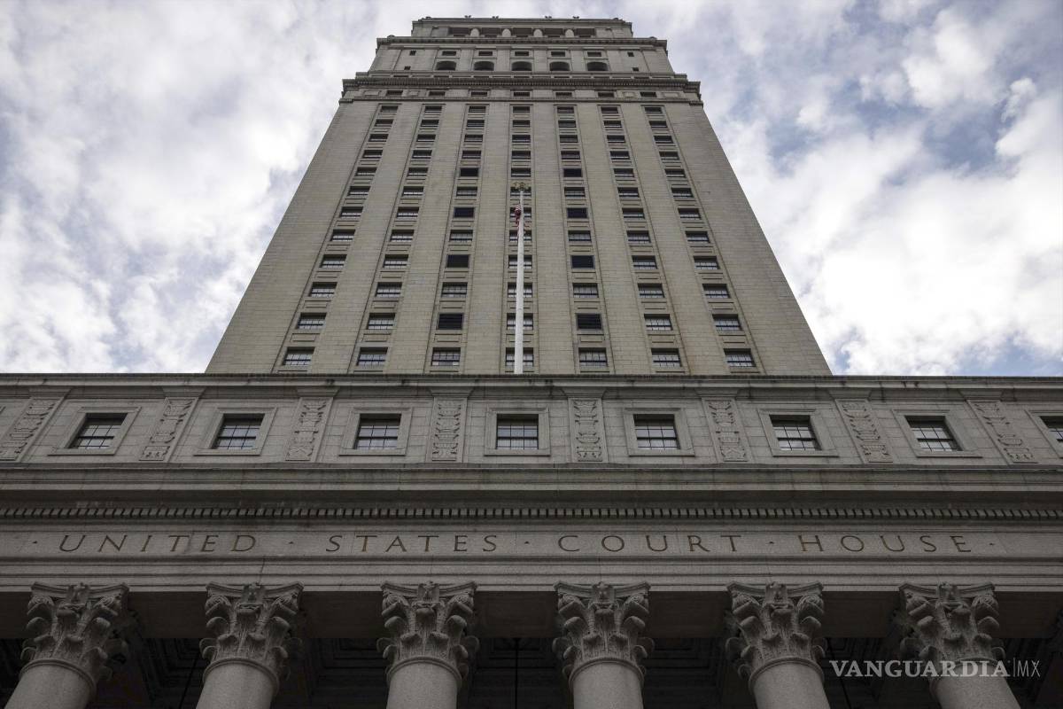 Arrestan a tres por uso de información privilegiada vinculada a caso de Donald Trump