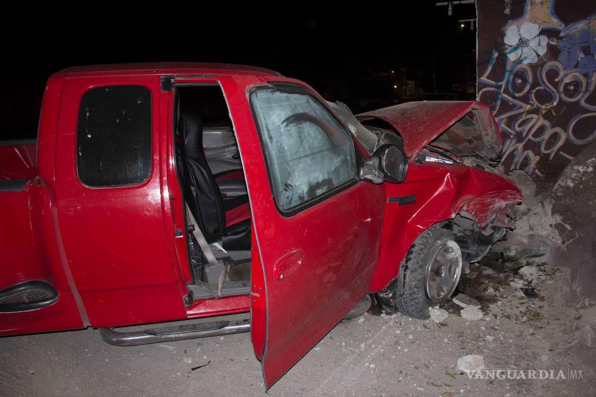 $!Hombre termina lesionado al chocar en estado de ebriedad, al sur de Saltillo