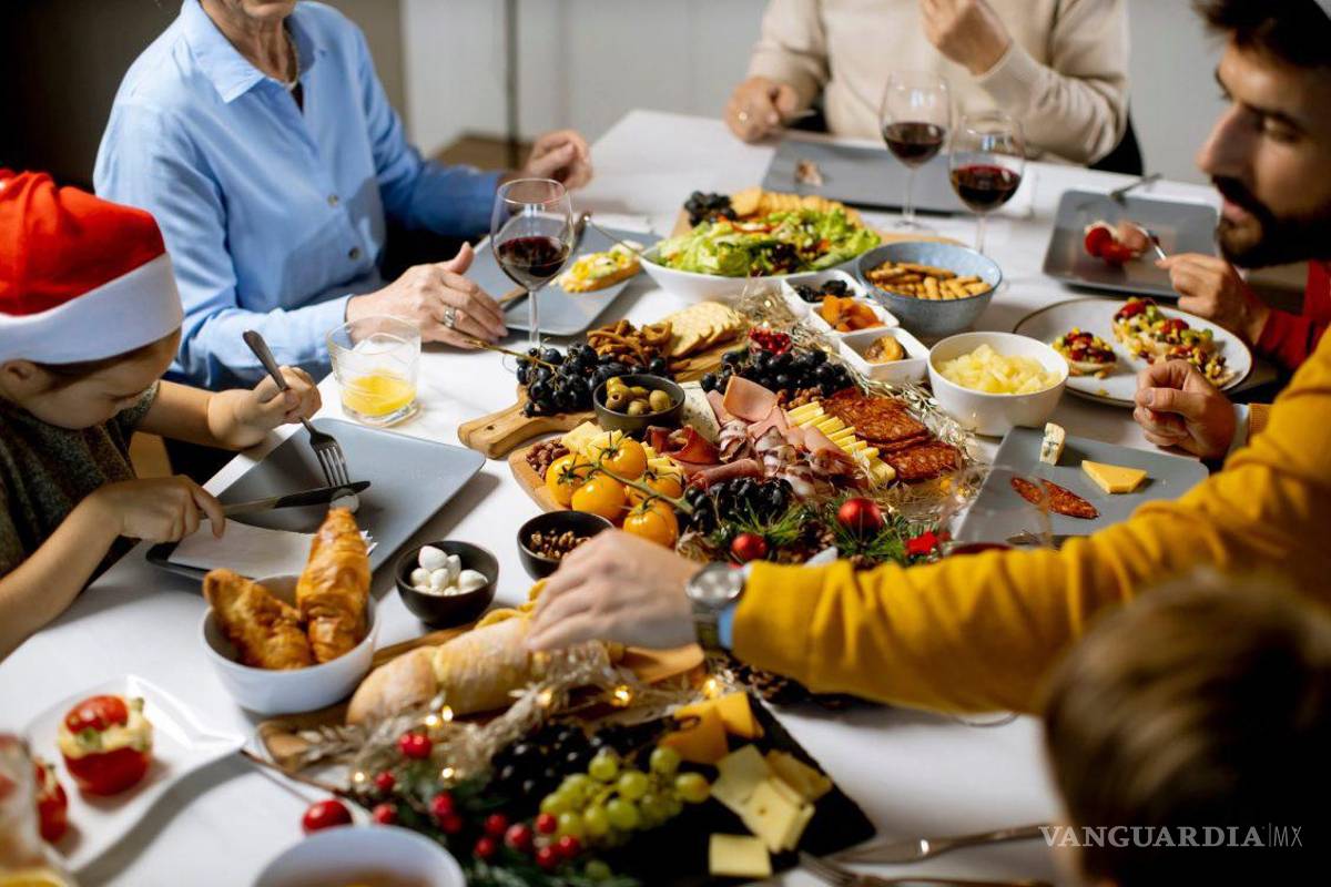 Terminen el año bebiendo y comiendo con mesura para evitar la indigestión