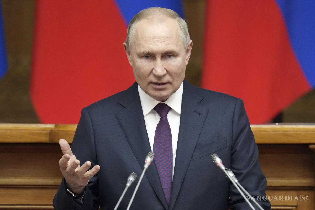 $!El presidente ruso, Vladímir Putin, pronuncia un discurso durante una reunión del Consejo de Legisladores de la Asamblea Federal Rusa en San Petersburgo, Rusia.