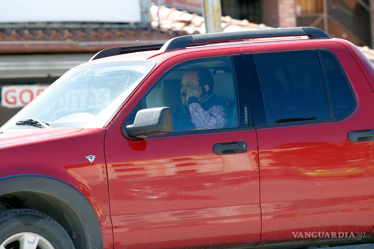 Se disparan 54% multas por conducir y usar celular en Saltillo
