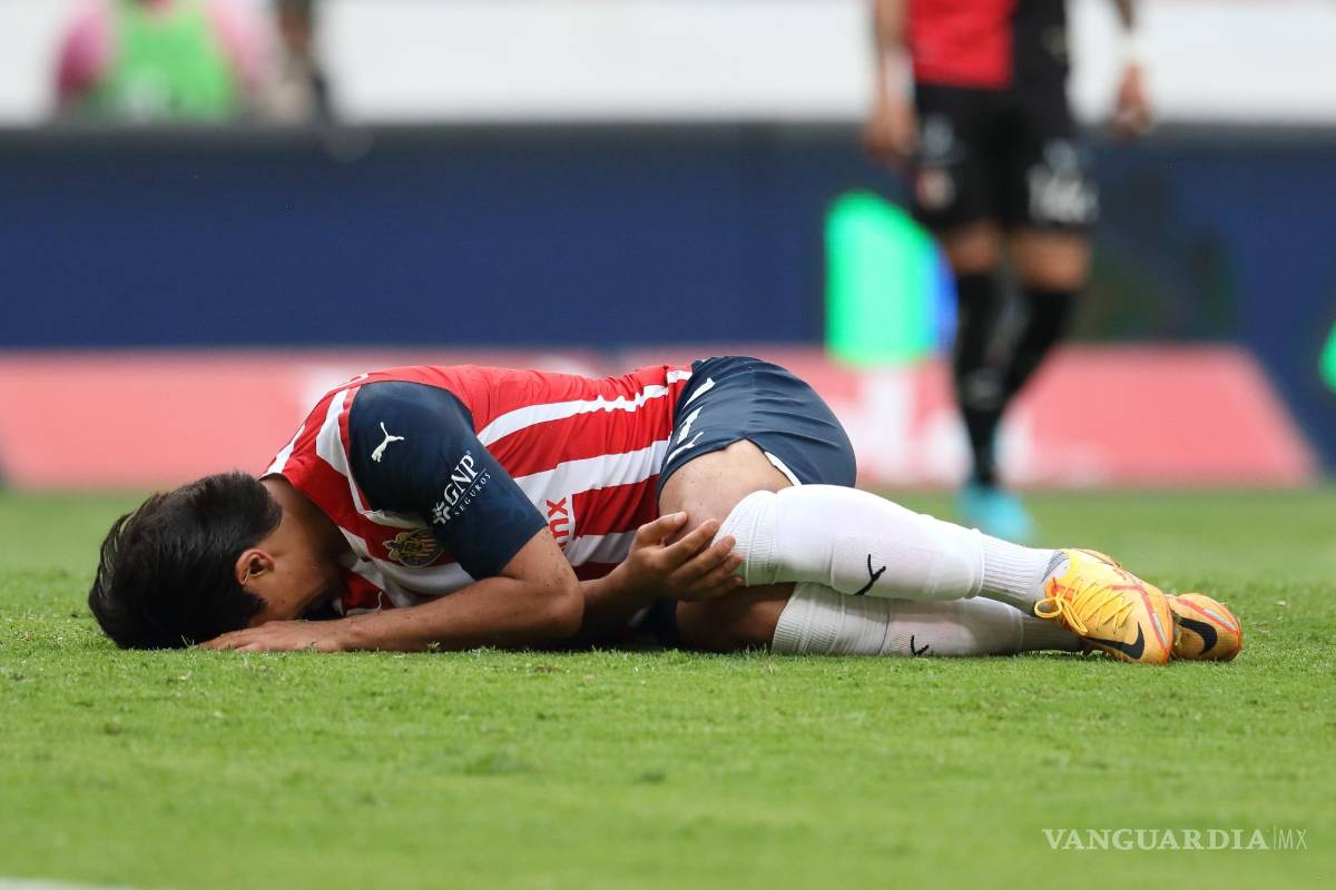 Chivas se quedará sin J. J Macías por al menos 8 meses más