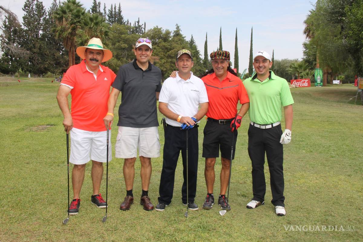 Reconocen labor de Héctor López en el Anual de Parras