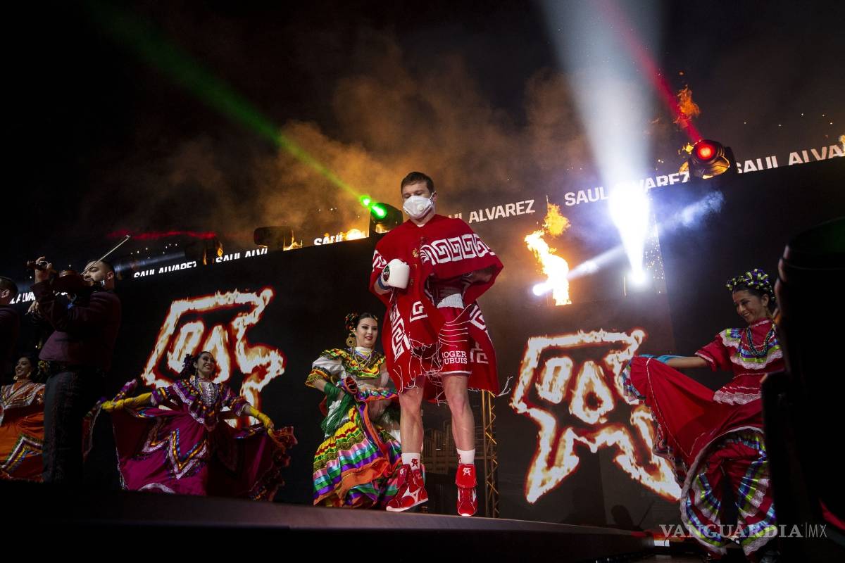 Así lució el 'Canelo' Álvarez su sarape fabricado en Saltillo