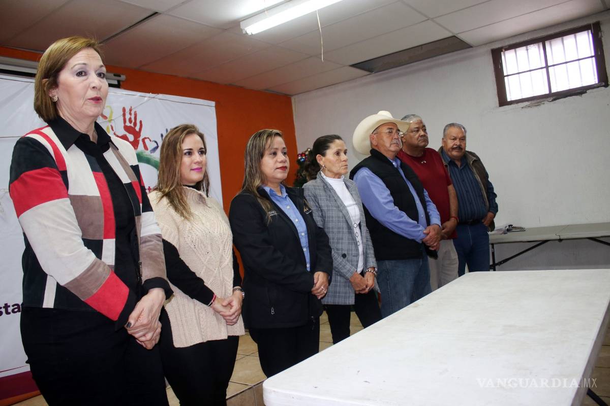 DIF Sabinas reparte apoyos a personas con cáncer