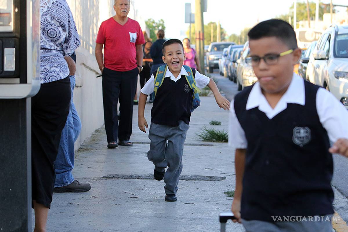 $!Saltillo enloquece con el regreso a clases, tremendo caos vial