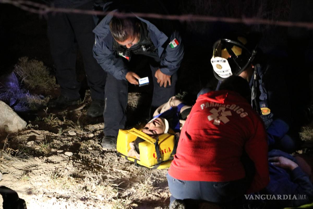 $!Denuncian que policías de Arteaga 'cazan' a parroquianos al salir de bar; provocan volcadura