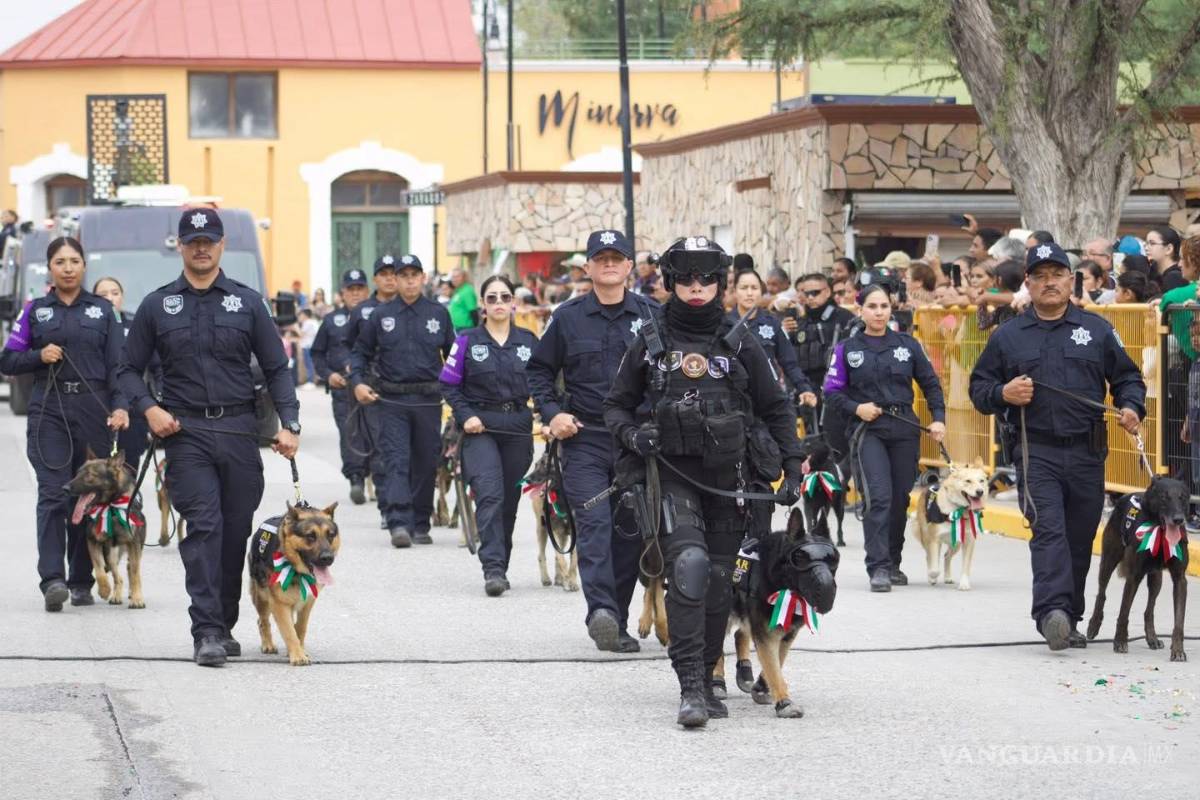 $!Elementos estatales, Ejército y Guardia Nacional avanzan por la avenida principal.