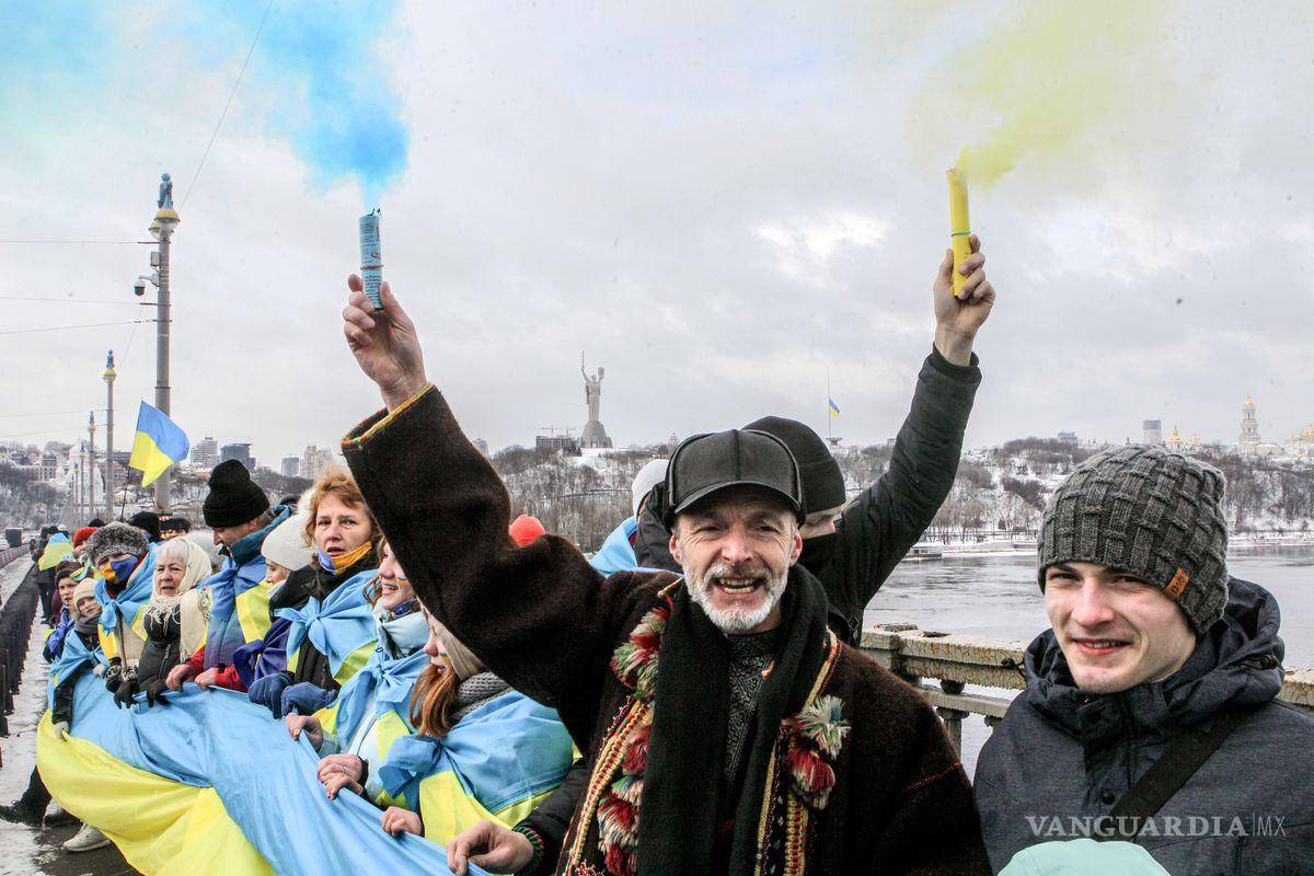 Ucrania pide a sus ciudadanos defenderse, incluso con bombas molotov
